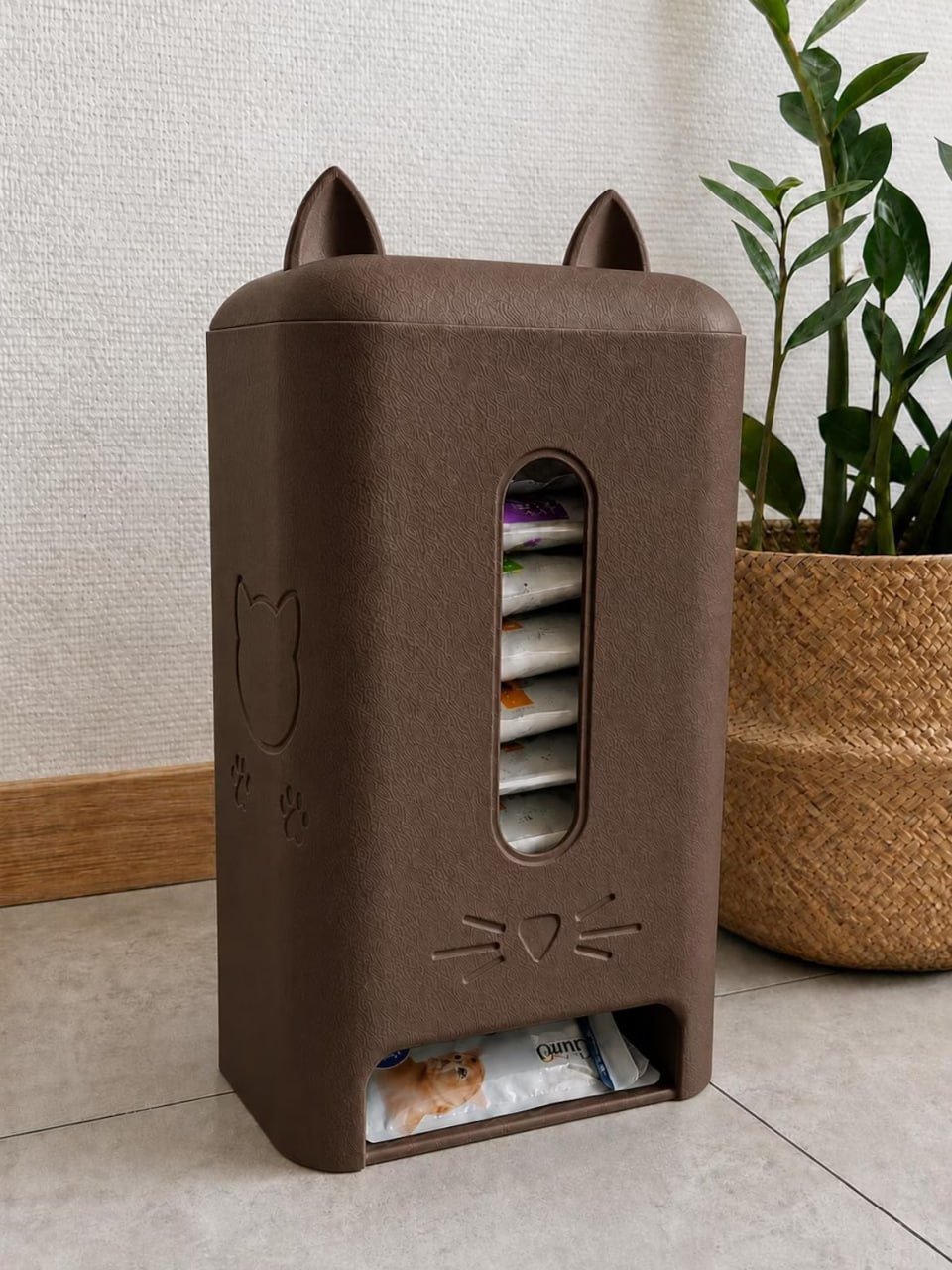 Cat-themed 3D printed food pouch dispenser